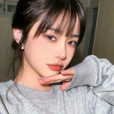 龙纹身的女孩